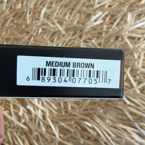 Anastasia Beverly Hills Brow Wiz in medium brown - Picture 2 of 3